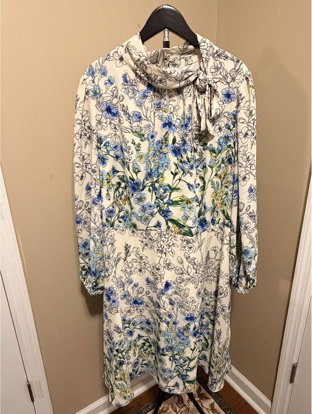 Maggy London Women's Long Sleeve Dress with Mock Neck with Tie Size 18W